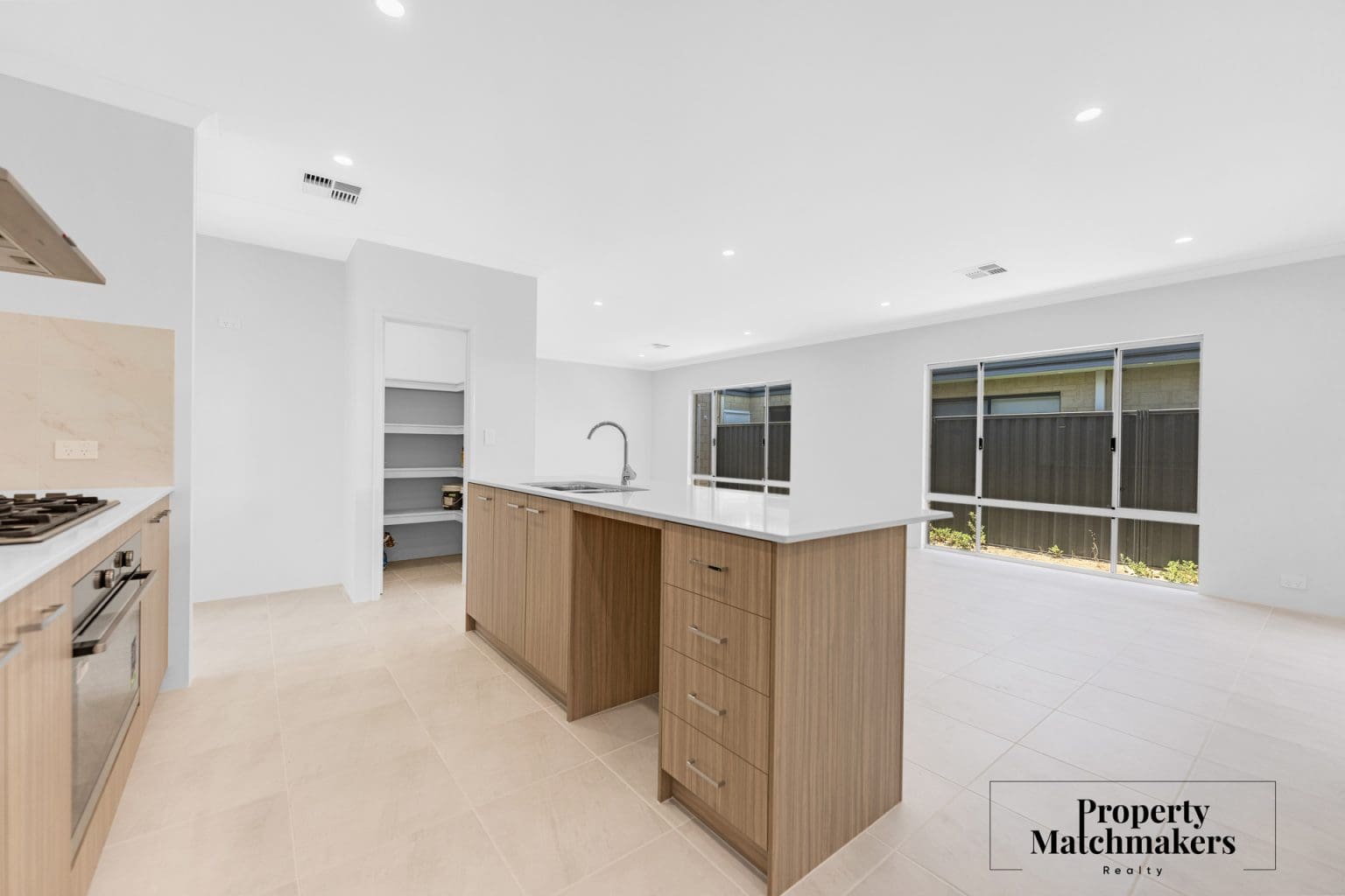 16 Sunstone Boulevard, Treeby, WA 6164 AUS