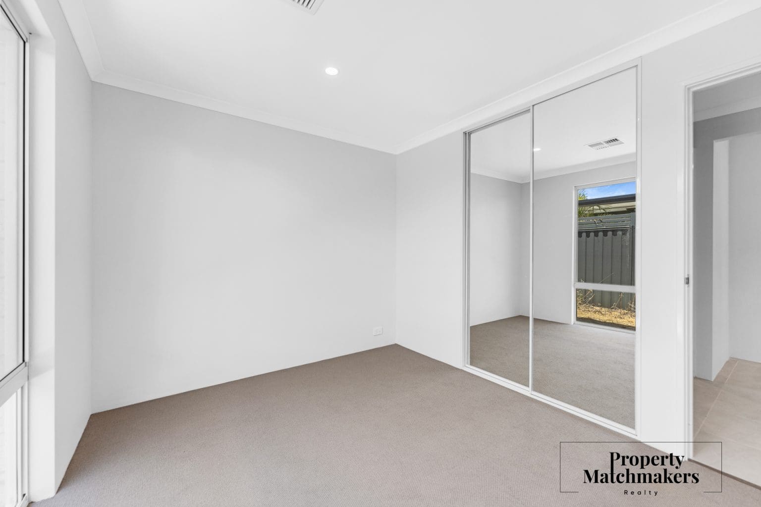 16 Sunstone Boulevard, Treeby, WA 6164 AUS