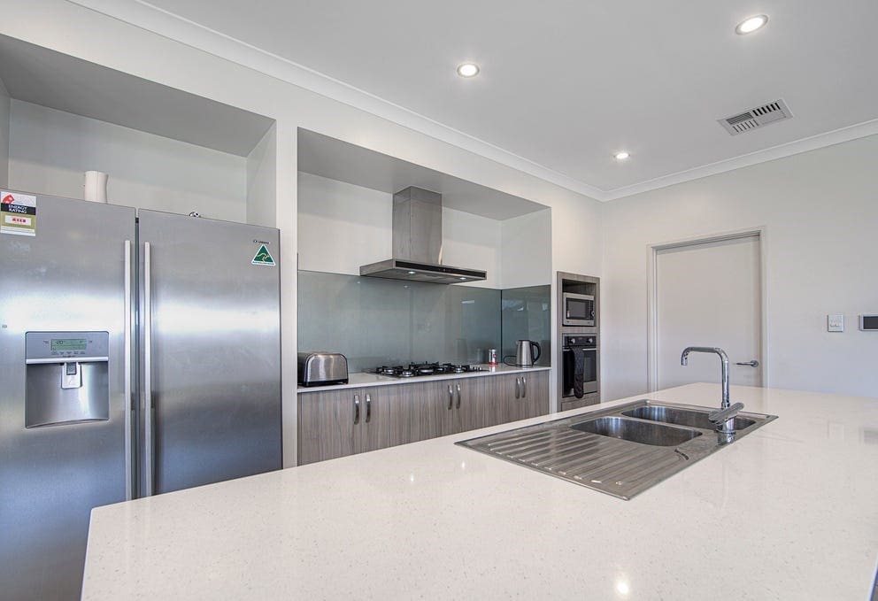 41 Fewson Turn, Ellenbrook, WA 6069 AUS