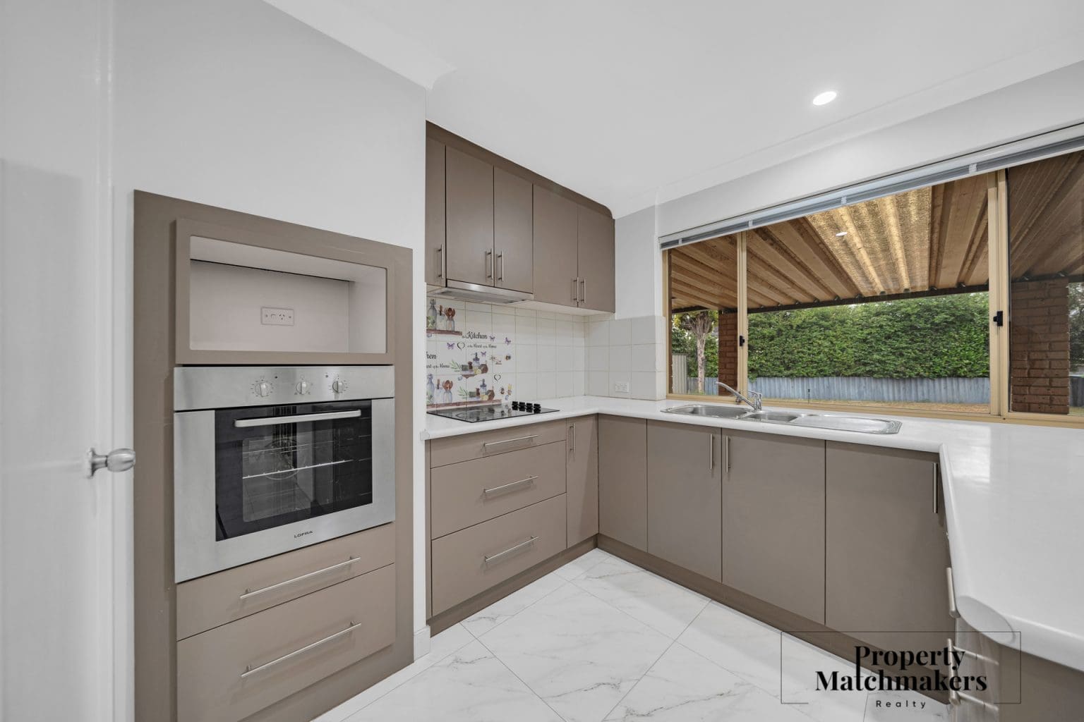 8a Bellona Place, Willetton, WA 6155 AUS