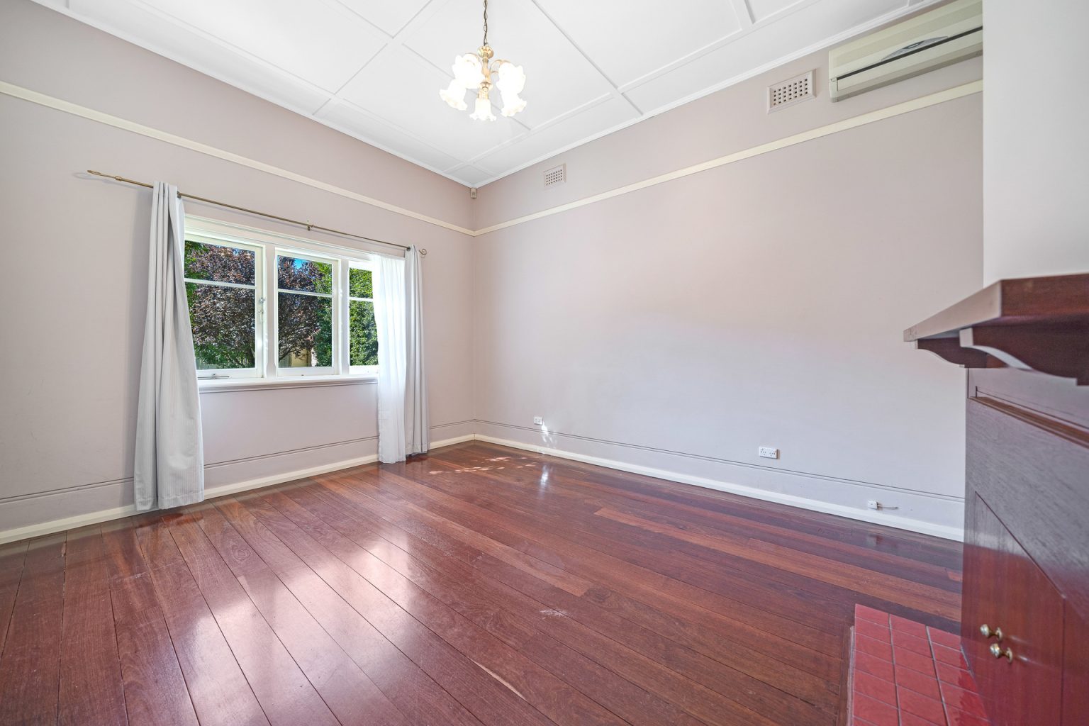 99 Mackie, Victoria Park, WA 6100 AUS