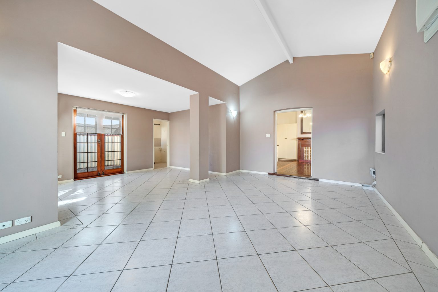 99 Mackie, Victoria Park, WA 6100 AUS