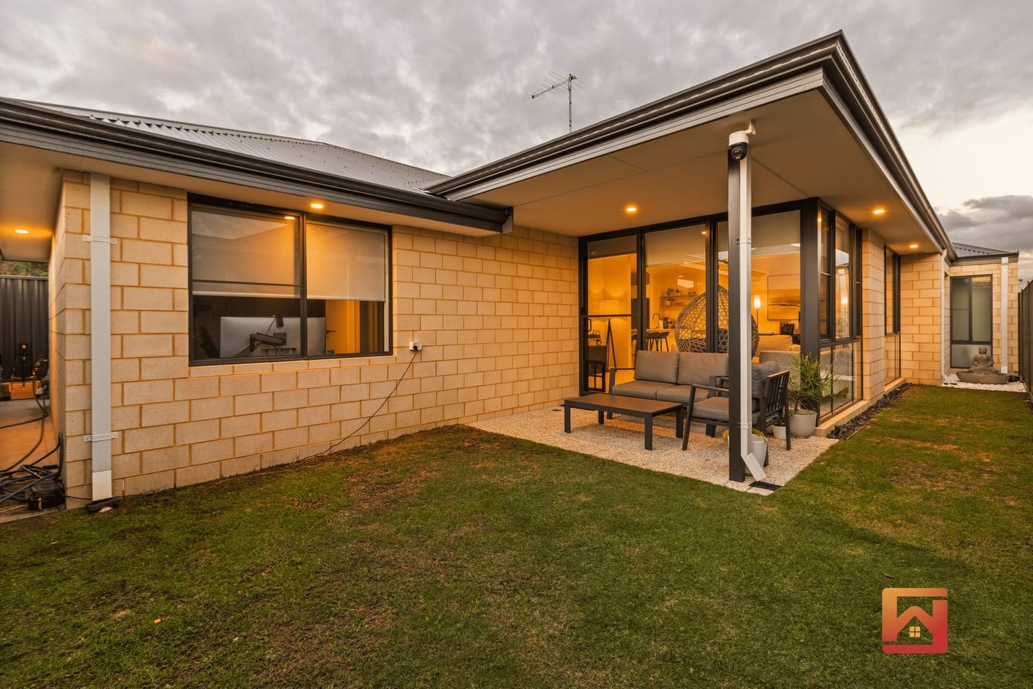 23 Zircon Street, Treeby, WA 6164 AUS