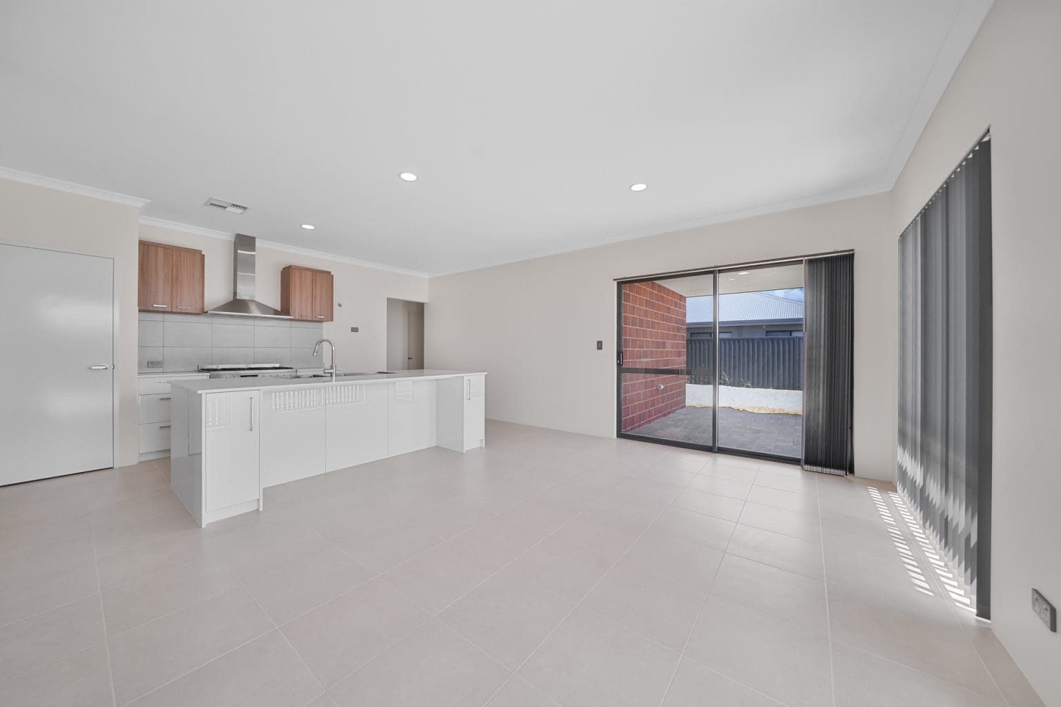 4 Currawong Loop, Treeby, WA 6164 AUS