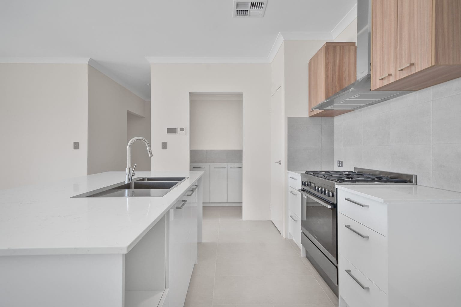 4 Currawong Loop, Treeby, WA 6164 AUS