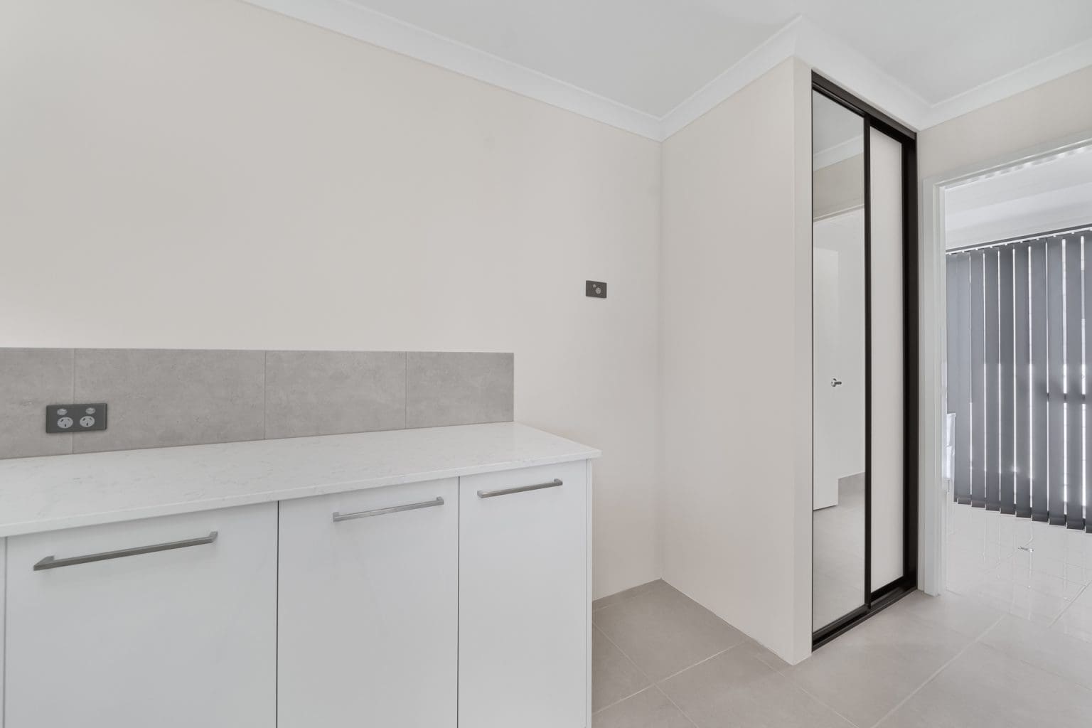 4 Currawong Loop, Treeby, WA 6164 AUS